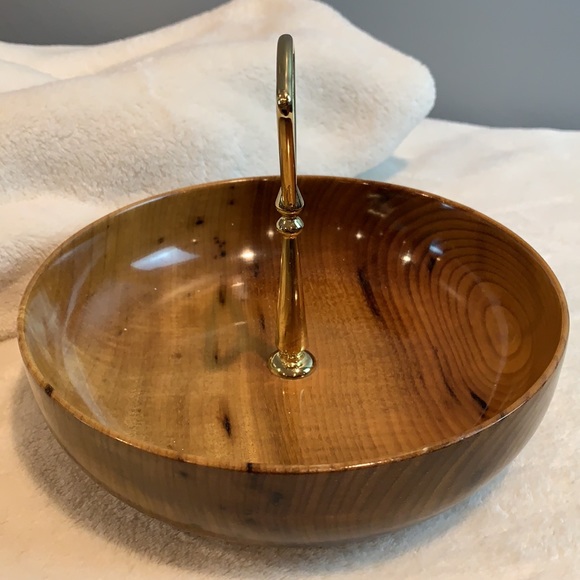 Vintage  Myrtlewood Candy/Nut dish with center handle - Picture 3 of 8